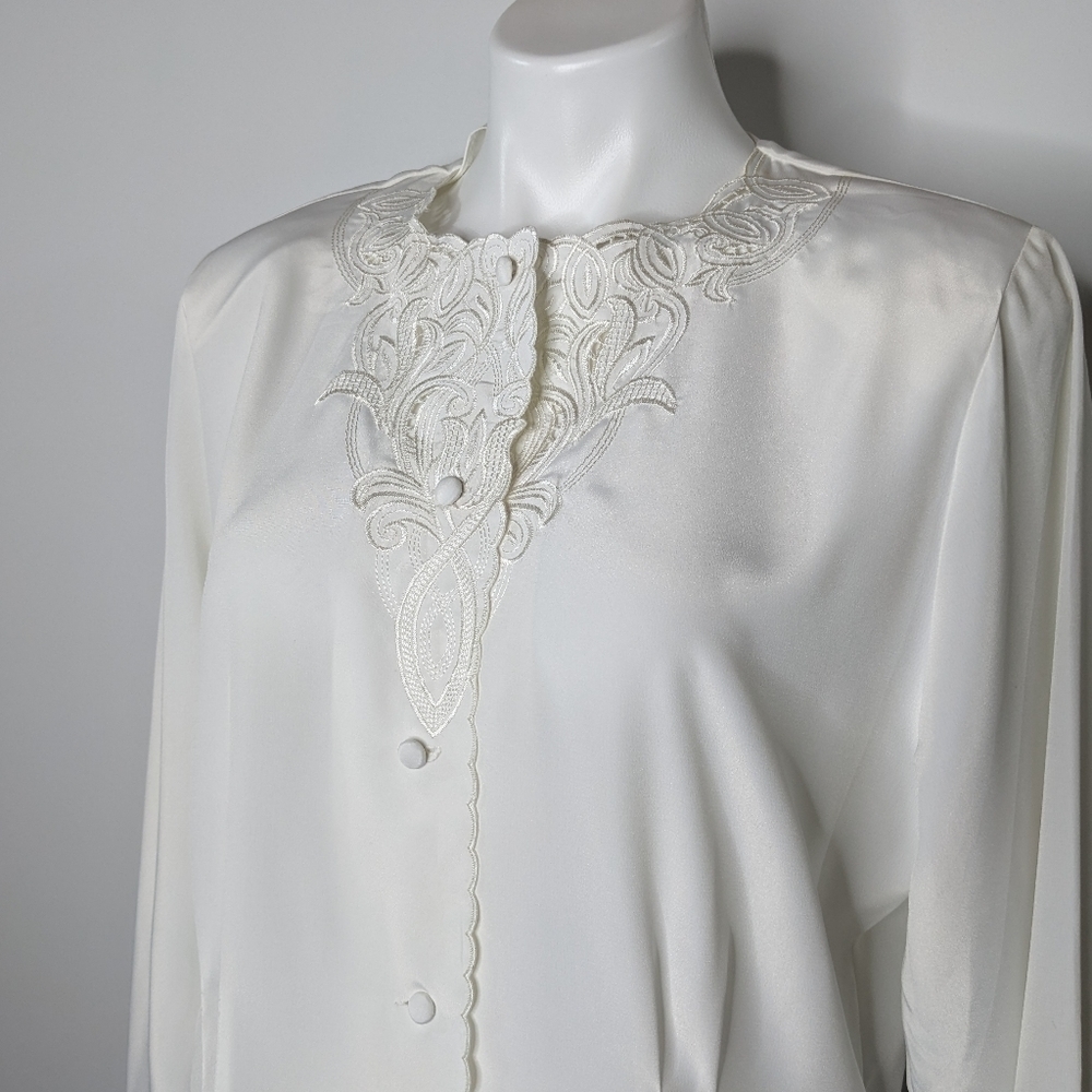 ✨3/$15 Vintage Le Caviar white embroidered button down 14 - Picture 2 of 7